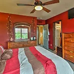 Urban Escape With Patio - 2 Mi To Downtown Detroit!
