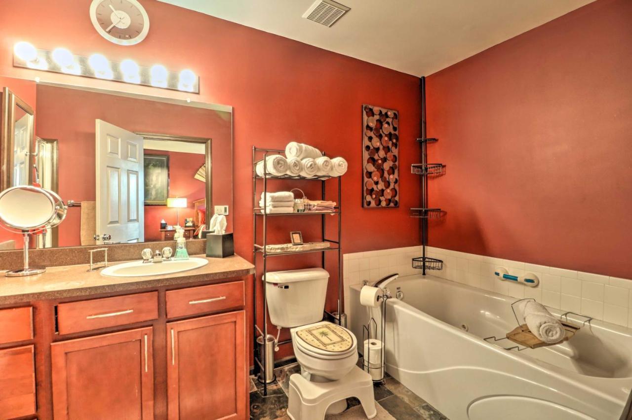 Urban Escape With Patio - 2 Mi To Downtown Detroit! Holiday home *